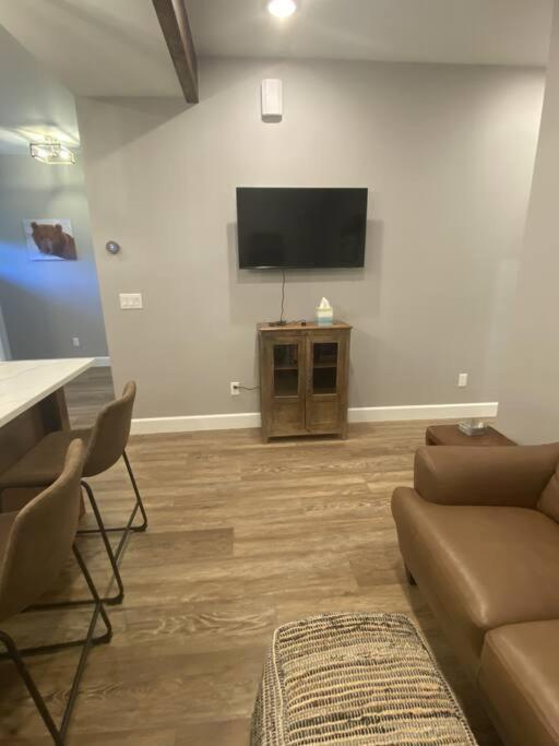 Apartment, Walkout Basement, Homer, Views!